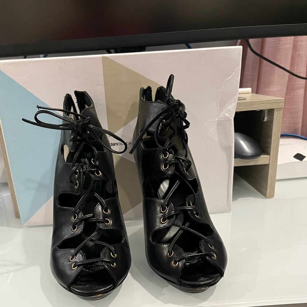 Dani Black Elegant Black Lace-Up Women's Boots